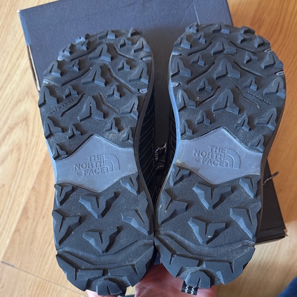 The North Face boys 6 EUR 38 Black and Gray Athletic Shoes hiking - Picture 7 of 9